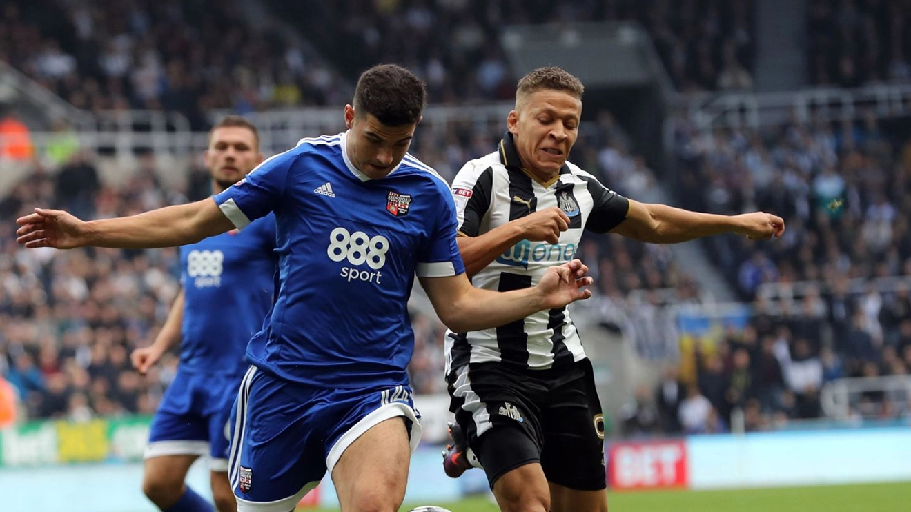 Soi kèo bóng đá full trận Brentford vs Newcastle United