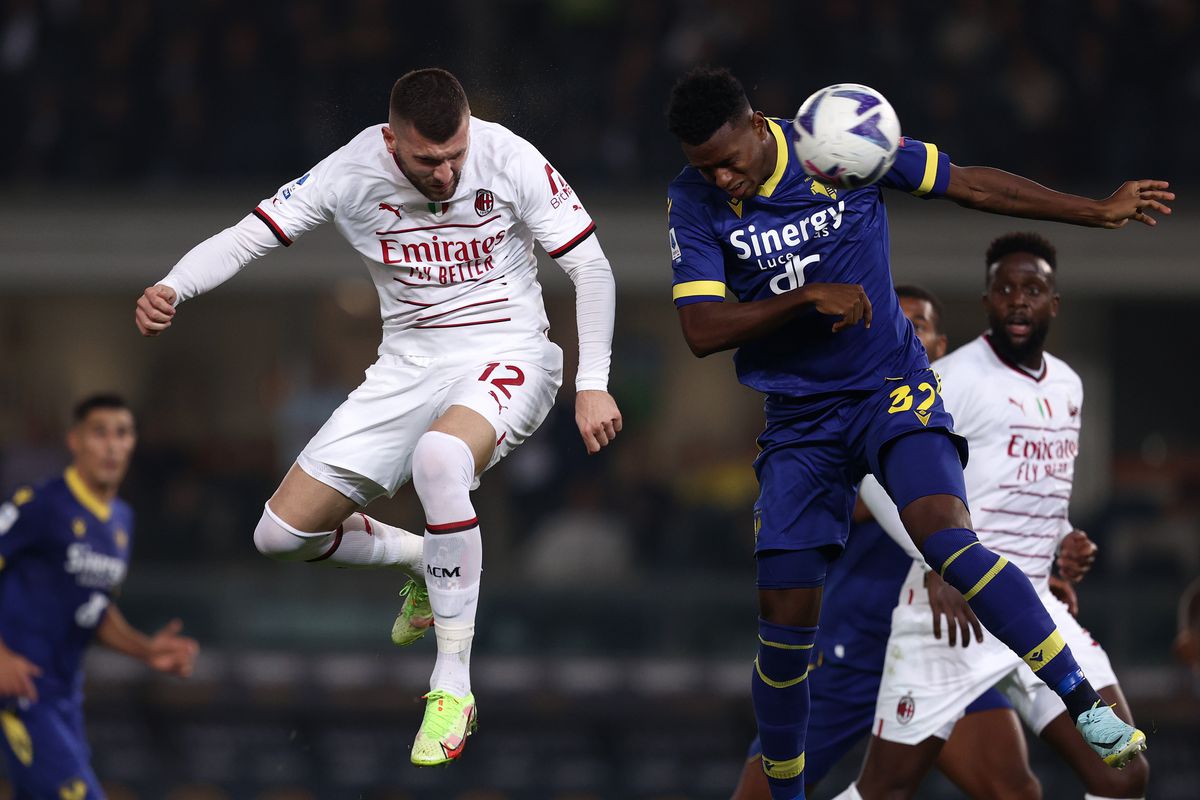 Soi kèo châu Á AC Milan vs Verona